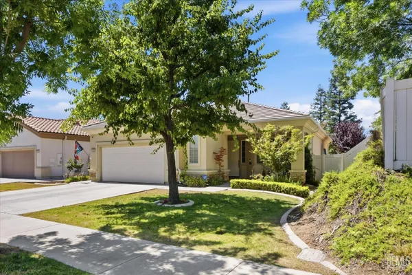 Property Slideshow image 2 of 39 | 13607 blossom ridge dr, Bakersfield, CA, 93306