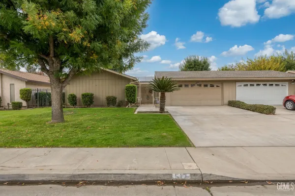 Property Slideshow image 2 of 36 | 517 new stine rd, Bakersfield, CA, 93309