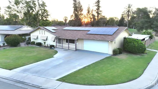 Property Slideshow image 2 of 37 | 920 cherry hills dr, Bakersfield, CA, 93309