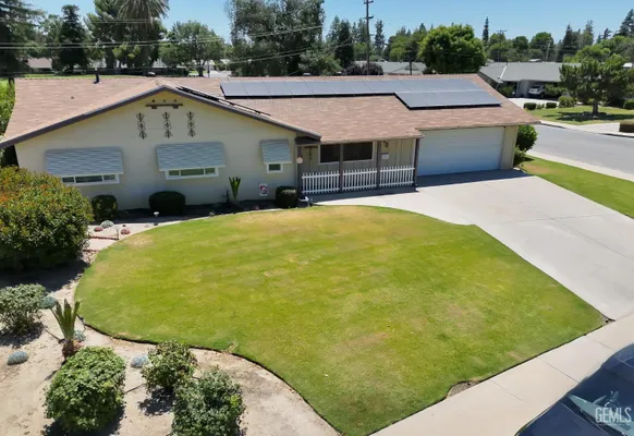 Property Slideshow image 3 of 37 | 920 cherry hills dr, Bakersfield, CA, 93309
