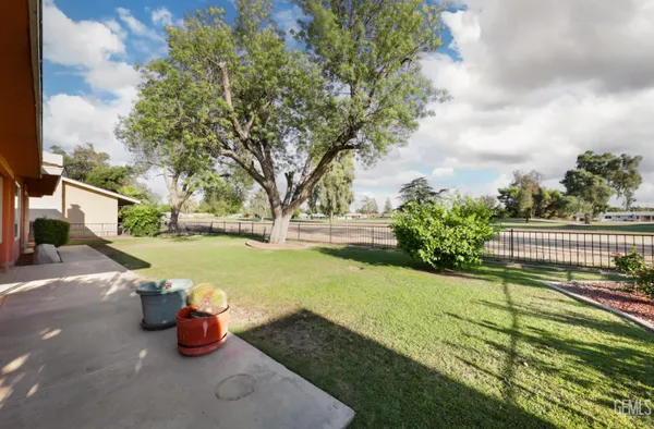 Property Slideshow image 3 of 33 | 6009 desert hills ave, Bakersfield, CA, 93309
