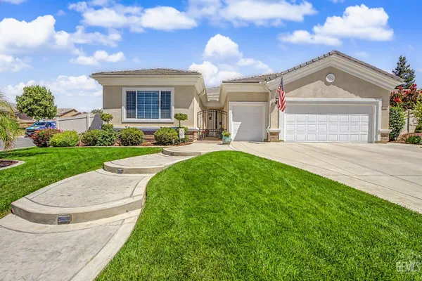 Property Slideshow image 3 of 52 | 13802 summit village rd, Bakersfield, CA, 93306