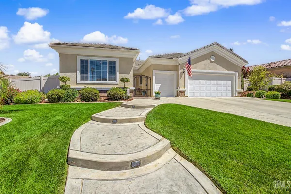 Property Slideshow image 2 of 52 | 13802 summit village rd, Bakersfield, CA, 93306