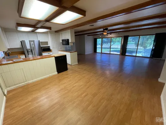 Property Slideshow image 3 of 30 | 6212 bel aire way, Bakersfield, CA, 93309