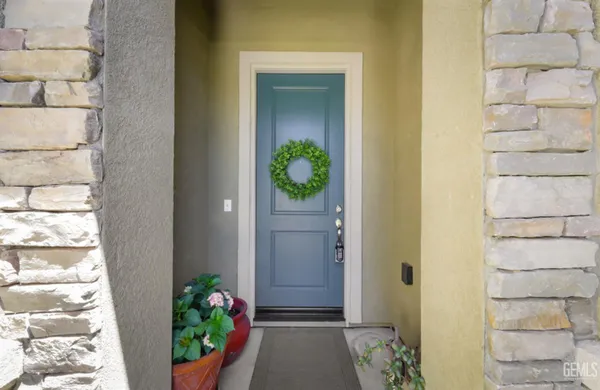 Property Slideshow image 2 of 33 | 10006 besancon way, Bakersfield, CA, 93306
