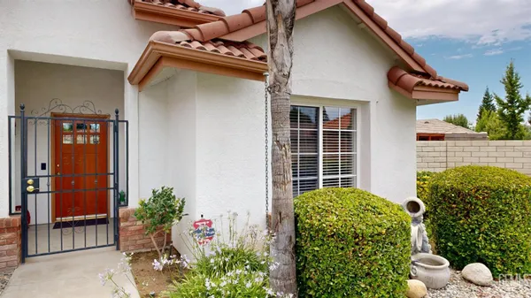 Property Slideshow image 2 of 36 | 9815 bourbon rose ct, Bakersfield, CA, 93311