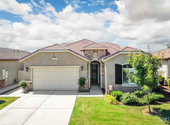 Property Slideshow image 2 of 40 | 9801 tallin pl, Bakersfield, CA, 93306