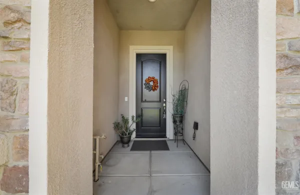 Property Slideshow image 3 of 40 | 9801 tallin pl, Bakersfield, CA, 93306