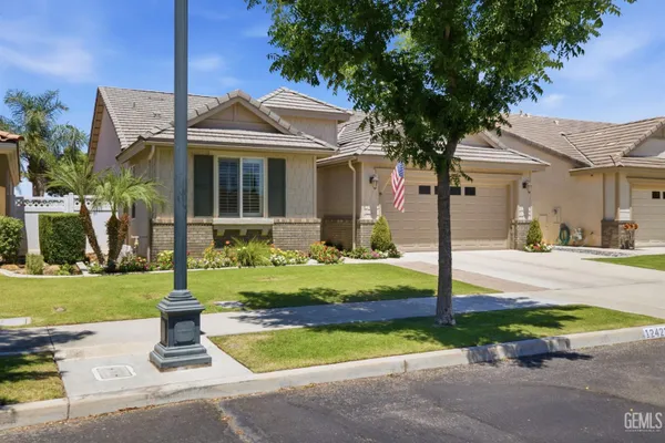 Property Slideshow image 2 of 47 | 12422 winger st, Bakersfield, CA, 93312