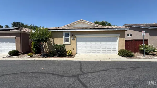 Property Slideshow image 2 of 30 | 10302 oldham ln, Bakersfield, CA, 93306