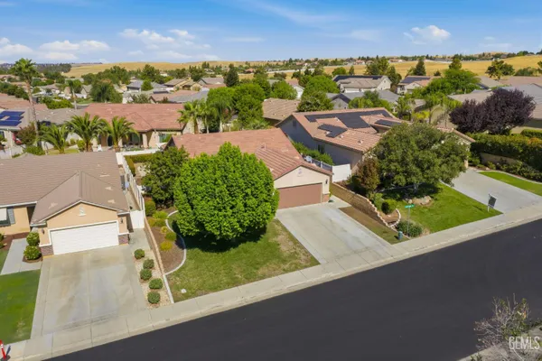 Property Slideshow image 2 of 33 | 6010 lassen ridge rd, Bakersfield, CA, 93306
