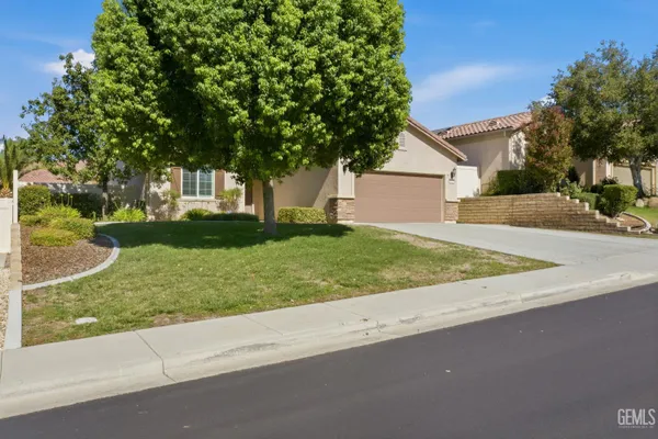 Property Slideshow image 3 of 33 | 6010 lassen ridge rd, Bakersfield, CA, 93306