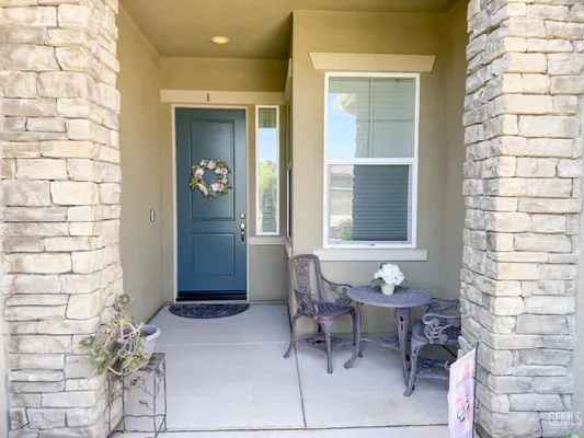 Property Slideshow image 3 of 53 | 9809 naples pl, Bakersfield, CA, 93306