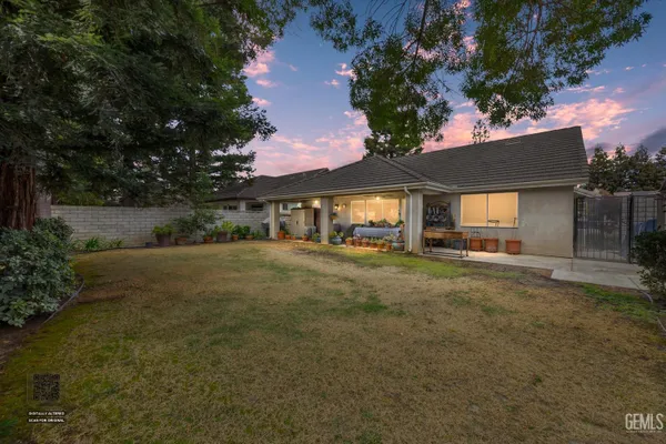 Property Slideshow image 2 of 46 | 10001 timeless rose ct, Bakersfield, CA, 93311