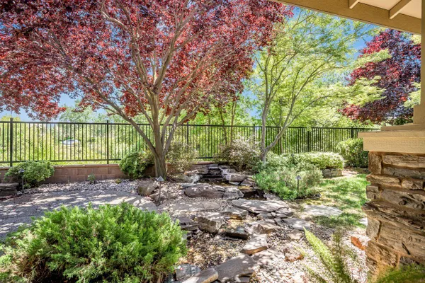 Property Slideshow image 2 of 37 | 7628 chatsworth cir, Elk Grove, CA, 95757