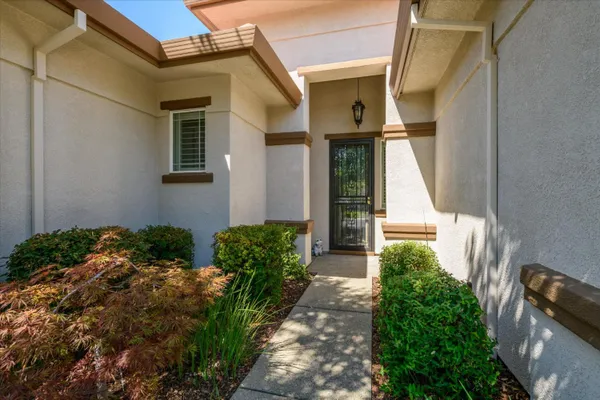 Property Slideshow image 2 of 36 | 2112 leighham dr, Roseville, CA, 95747