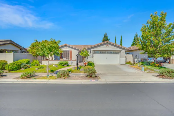 Property Slideshow image 2 of 50 | 2381 nutwood pl, Manteca, CA, 95336