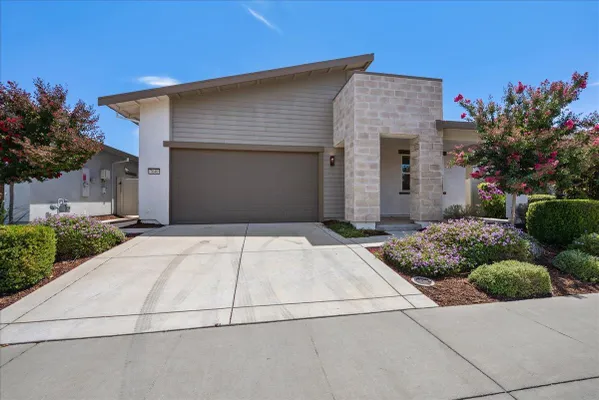 Property Slideshow image 3 of 38 | 7040 orbital ln, Roseville, CA, 95747