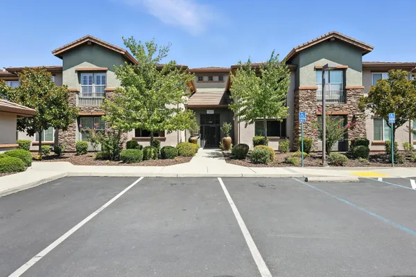 Property Slideshow image 2 of 38 | 1500 topanga ln unit 200, Lincoln, CA, 95648