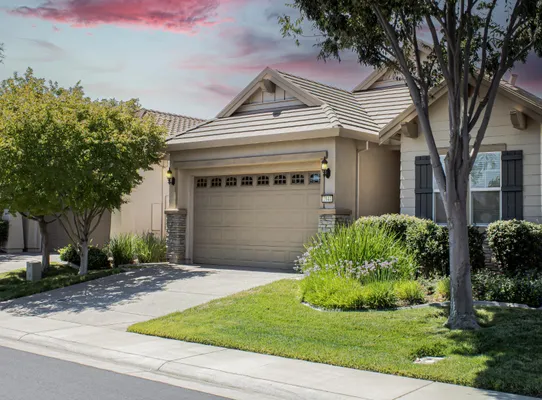 Property Slideshow image 2 of 33 | 2144 arlington dr, Roseville, CA, 95747