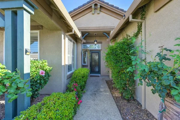 Property Slideshow image 3 of 45 | 7552 school house ln, Roseville, CA, 95747