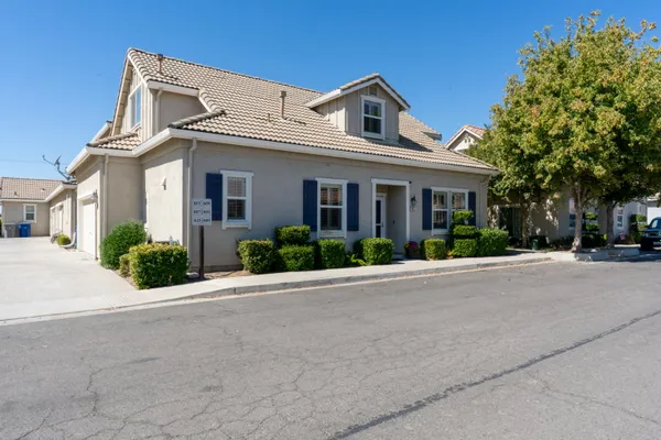 Property Slideshow image 3 of 45 | 601 betten st, Los Banos, CA, 93635