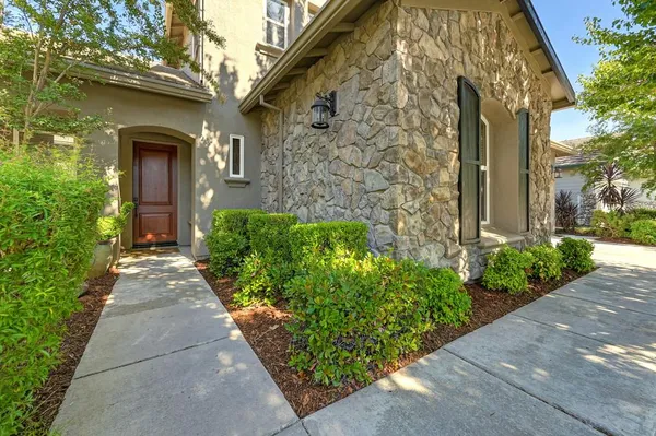 Property Slideshow image 3 of 64 | 2721 aspen valley ln, Sacramento, CA, 95835