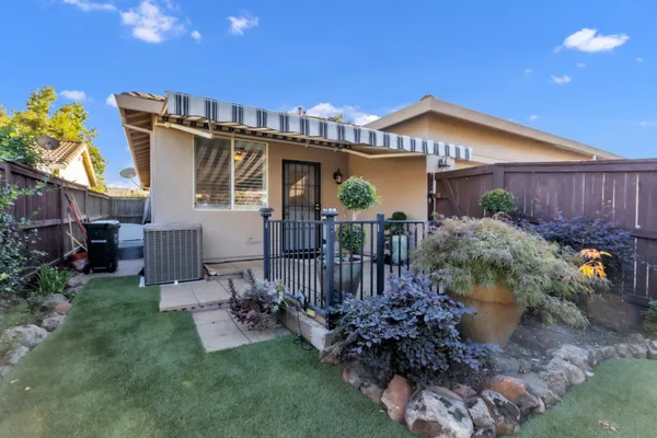 Property Slideshow image 3 of 39 | 360 mill valley cir, Sacramento, CA, 95835