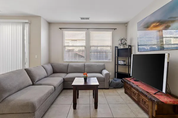 Property Slideshow image 2 of 38 | 7525 eldred way, Sacramento, CA, 95829