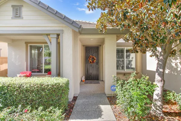 Property Slideshow image 2 of 64 | 9590 oakham way, Elk Grove, CA, 95757