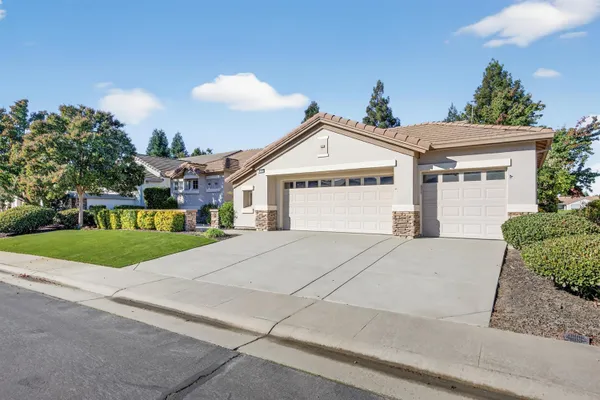 Property Slideshow image 2 of 55 | 440 shadow lake ct, Lincoln, CA, 95648