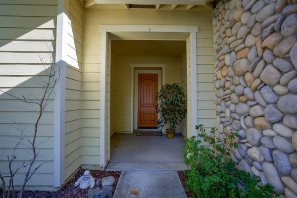 Property Slideshow image 3 of 28 | 2726 heritage park ln, Sacramento, CA, 95835