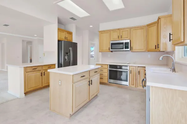 Property Slideshow image 3 of 30 | 1175 greenleaf ct, Lincoln, CA, 95648