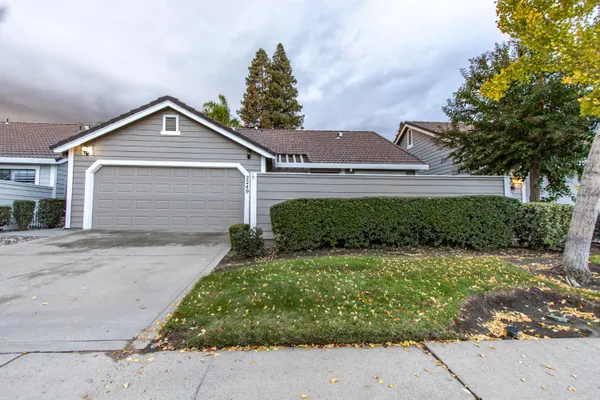 Property Slideshow image 2 of 54 | 2249 camborne dr, Modesto, CA, 95356