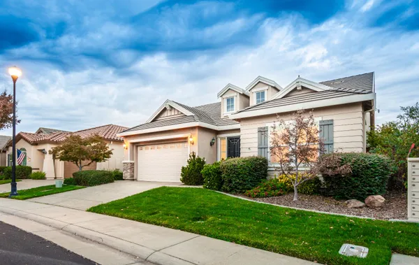 Property Slideshow image 3 of 61 | 2112 arlington dr, Roseville, CA, 95747