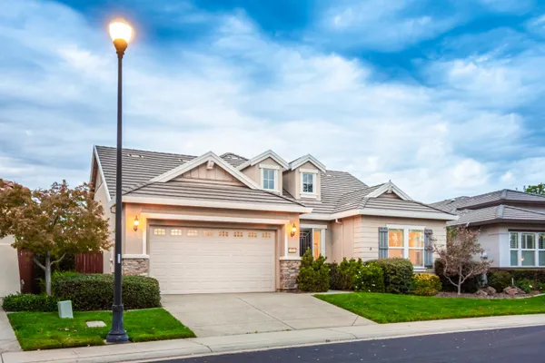 Property Slideshow image 2 of 61 | 2112 arlington dr, Roseville, CA, 95747