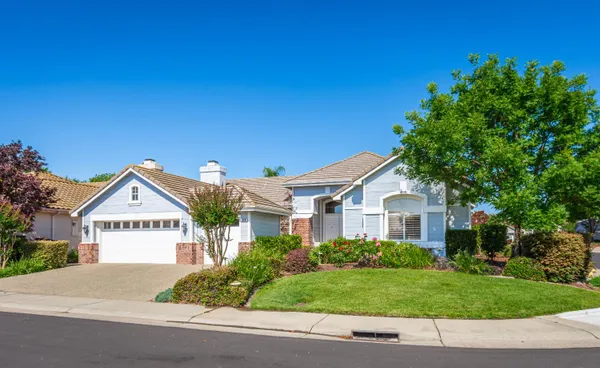 Property Slideshow image 3 of 69 | 300 roundhill ct, Roseville, CA, 95747