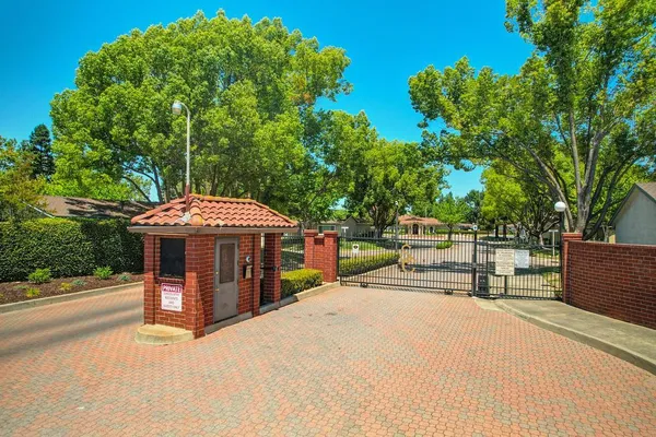 Property Slideshow image 2 of 34 | 7100 sunbridge ln, Sacramento, CA, 95828