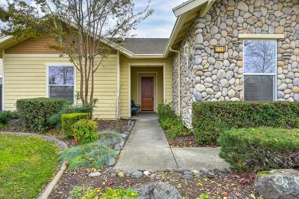 Property Slideshow image 3 of 87 | 2726 heritage park ln, Sacramento, CA, 95835