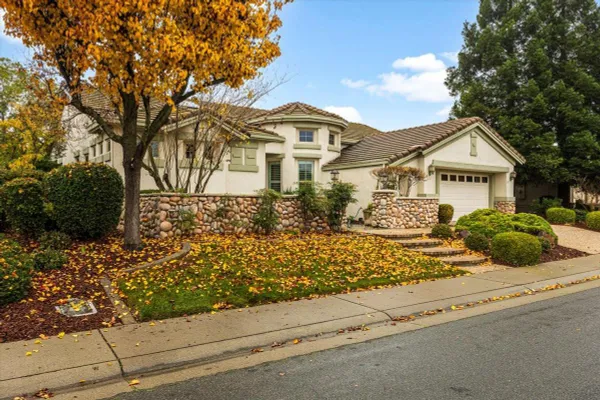 Property Slideshow image 2 of 43 | 1006 fairway valley ln, Lincoln, CA, 95648