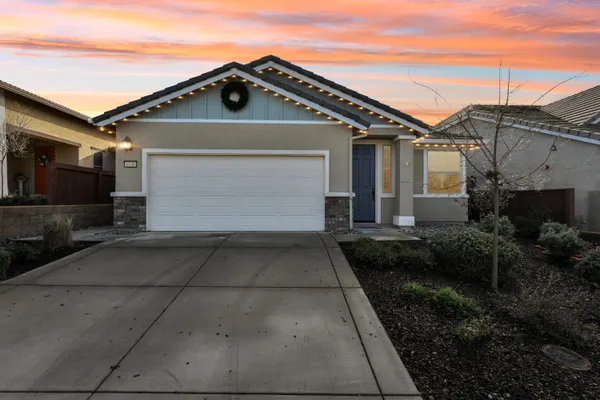 Property Slideshow image 2 of 57 | 8536 avelin pl, El Dorado Hills, CA, 95762