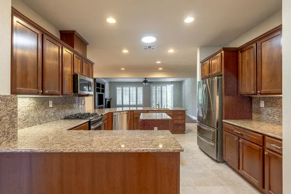 Property Slideshow image 2 of 41 | 9567 oakham way, Elk Grove, CA, 95757