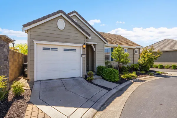 Property Slideshow image 2 of 36 | 7495 chevelle way, Sacramento, CA, 95829