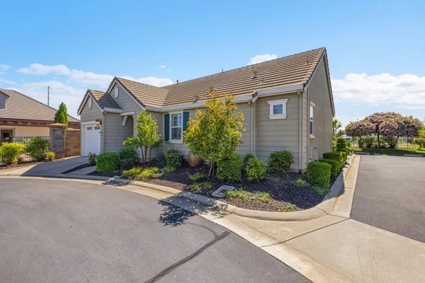 Property Slideshow image 3 of 36 | 7495 chevelle way, Sacramento, CA, 95829