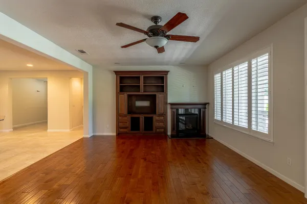 Property Slideshow image 3 of 41 | 9567 oakham way, Elk Grove, CA, 95757