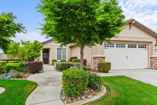 Property Slideshow image 2 of 34 | 2053 shady oak st, Manteca, CA, 95336