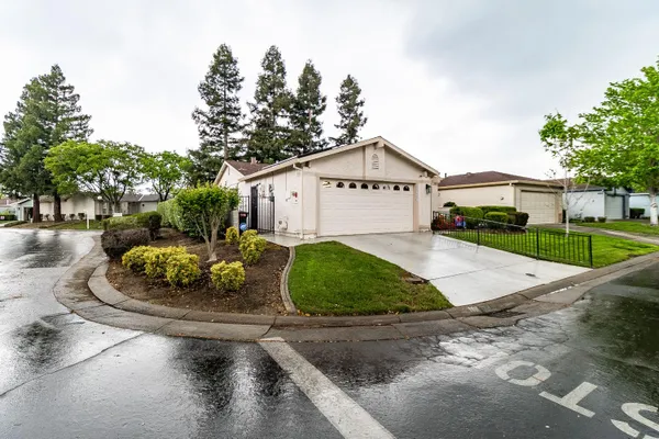 Property Slideshow image 3 of 19 | 7301 sunsweet ln, Sacramento, CA, 95828