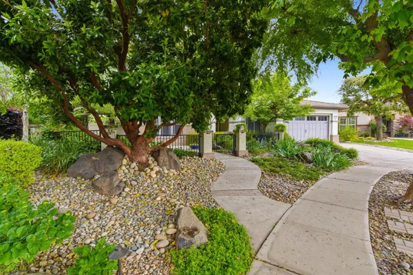 Property Slideshow image 3 of 54 | 2499 appleleaf ln, Manteca, CA, 95336