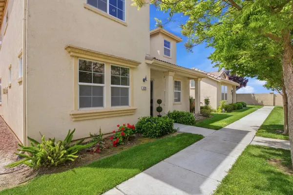 Property Slideshow image 2 of 49 | 629 betten st, Los Banos, CA, 93635