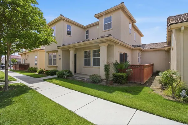 Property Slideshow image 3 of 49 | 629 betten st, Los Banos, CA, 93635